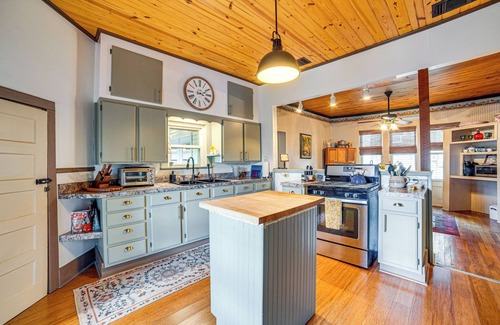 Winnsboro Casa | Walk to Downtown: Winnsboro Historic Home!
