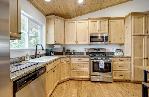 Twain Harte Cabina | Walk to Dtwn: Charming Family Cabin in Twain Harte