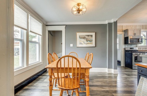 Green Lake Casa | Walk to Dtwn Green Lake: Peaceful Getaway w/ Porch