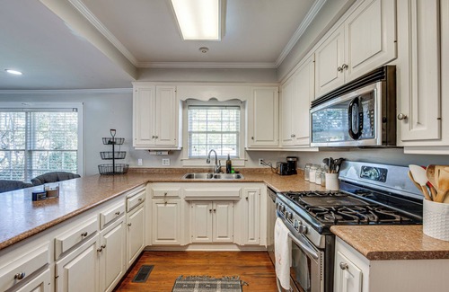 Hahira Casa | Walk to Dtwn Hahira: Inviting Home w/Pool & Yard!