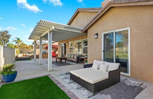 Indio Casa | Walk to Festival Sleeps 8 on golf course - Casa Lozano