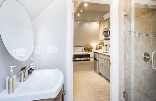 Five Points Apartamento | Walk to Five Points + 10 Minutes from Downtown!