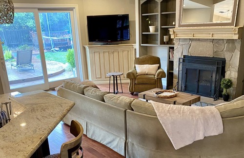 Folsom Casa | Walk to Folsom Lake! Delightful 4 bdrm Home w/pool