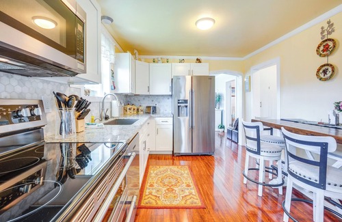 Gold Beach Cabaña | Walk to Gold Beach: Charming Cottage w/ Yard!