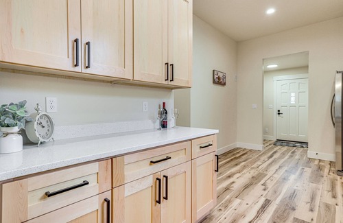 Independence Cabaña | Walk to Independence Theatre: Dtwn Retreat!