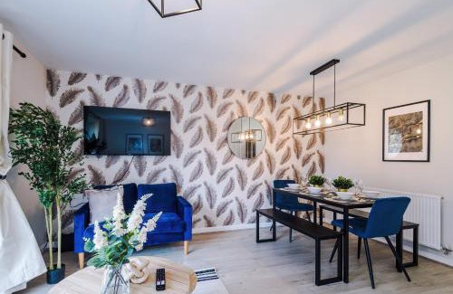 Speke Casa | Walk to JLR & Airport-3 Bedrooms Driveway for 2- Sleeps 9- 3 WC-Speke Boulevard-South Liverpool-Sleeps 9 - Fully Equipped Home - Longer Stays Available Lower - Regular Work Stays Welcome - ARZ Stays