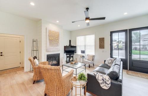 Madison-on-the-Lake Casa | Walk to Lake Erie Sleek Retreat with Screened Patio