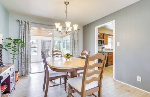 Menasha Casa | Walk to Lake: Family Getaway w/ Yard in Menasha!