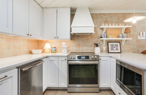 Kingston Casa | Walk to Lake Texoma: Kingston Retreat w/ Deck!