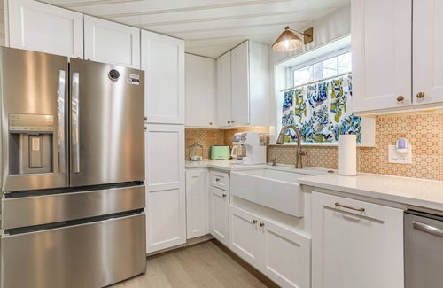 Kingston Casa | Walk to Lake Texoma: Kingston Retreat w/ Deck!