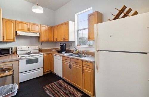 Midtown Casa | Walk to local eateries, entertainment venues & shops ★ Starland District