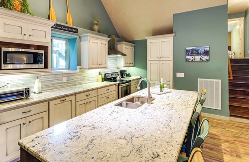 Smithville Casa | Walk to Marina: Center Hill Lake Home w/ Hot Tub