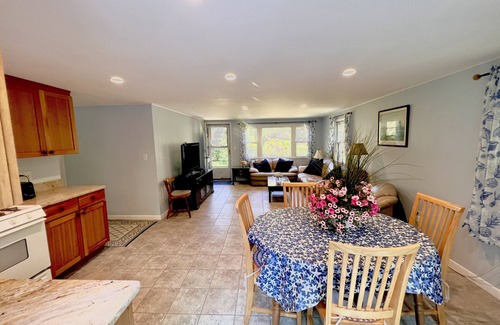 Dennis Casa | 3Bd1. 5Ba Walk to MayflowerBeach, enorme terraza soleada y patio, muy limpio!