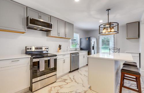Macon Casa | Walk to Mercer University Home with Yard in Macon!