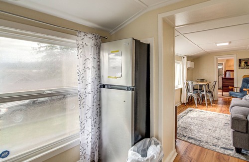 Coos Bay Casa | Walk to Mingus Park: Quaint Escape w/ Private Yard