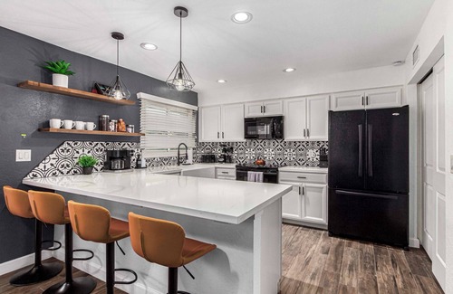 Casa Granada Townhouses Casa | Walk to Old Town & Giants Stadium! Unit w/ Pool