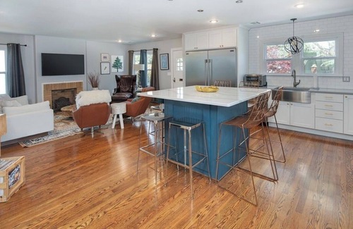 Norman Casa | Walk to OU from this cozy house with an AMAZING back yard