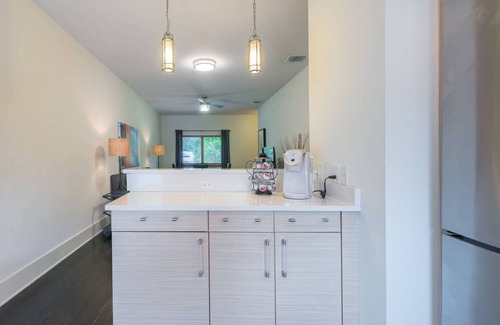 Winter Park Apartamento | Walk To Park Ave, Heated Pool, Hot Tub, Grill Station, Modern and Comfortable!!!