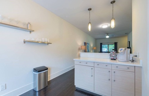 Winter Park Apartamento | Walk To Park Ave, Heated Pool, Hot Tub, Grill Station, Modern and Comfortable!!!