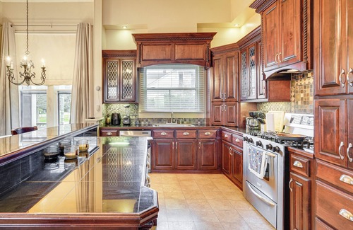 Jeanerette Casa | Walk to Parks & Cafes: Historic Home w/ Fireplace