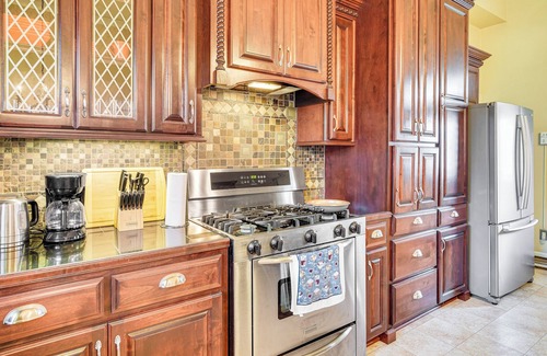 Jeanerette Casa | Walk to Parks & Cafes: Historic Home w/ Fireplace