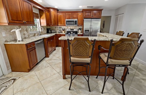 South Beach Casa | Island Home - Walk to Beach- ¡Tarifas reducidas de agosto! Refréscate junto a la piscina.