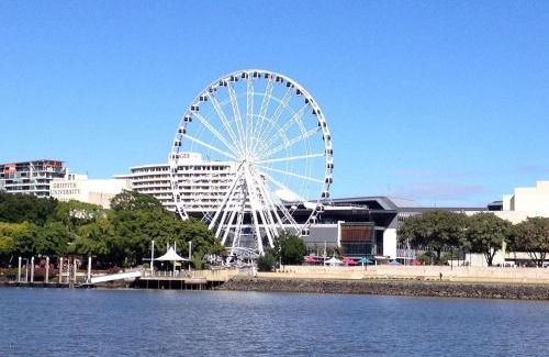 South Brisbane Villa | Walk to Southbank Brisbane City Art Deco House