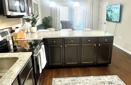 Starkville Condominio | Walk to Stadium Cotton Row Mugshots Bulldog 2 Free Parking Spaces
