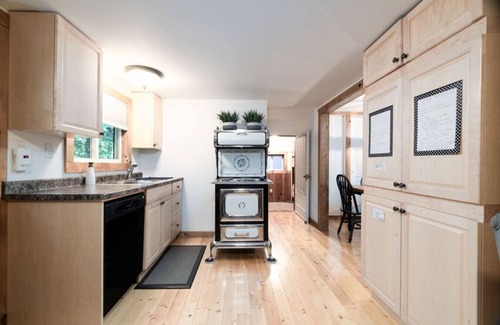 Flesherton Cabaña | Walk to the Beach * Outdoor Sauna * Hot Tub