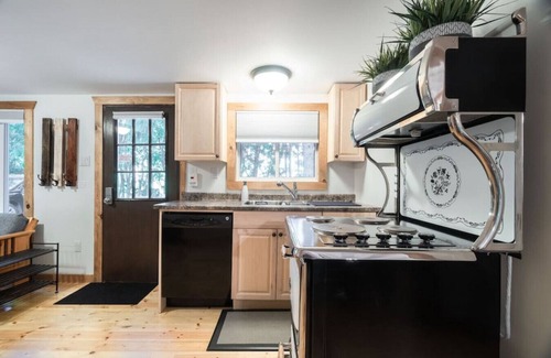 Flesherton Cabaña | Walk to the Beach * Outdoor Sauna * Hot Tub