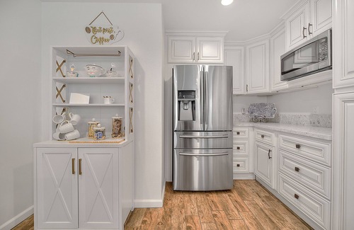Peninsula Casa | Walk to the Beach! Spacious home with 2 car garage