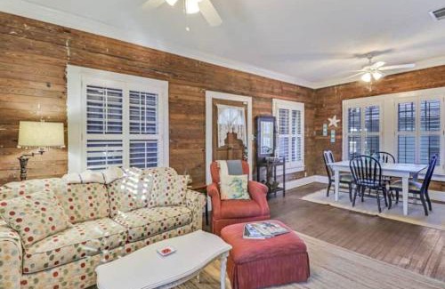 Gulfport Casa | Walk to the Beach!