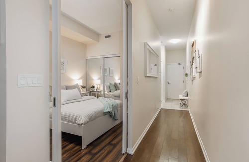 Fort York Condominio | Walk to the CNE, Harbor Front , Lake, Ontario Place, all in ten minutes.