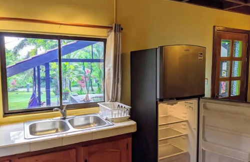 Pavones Casa | Walk to the Beach~Chill by the Pool