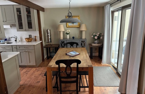 Grantham Casa | Walk to the Lake-Updated 3 BR Private Home with AC