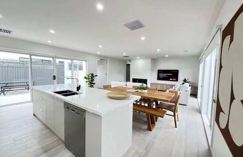 Ballarat East Casa | walk to the pool/shops/park 5 min drive to Sovereign Hill Perfect Summer Stay