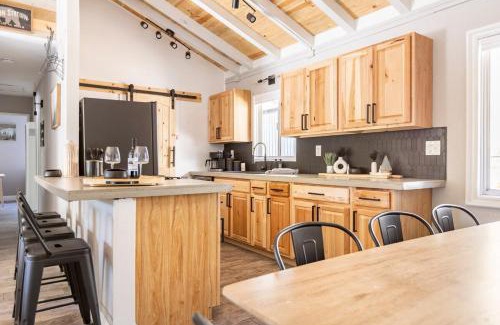 Moonridge Chalet De Esquí | Walk to the Slopes from Modern Cabin with Hot Tub, Moonridge
