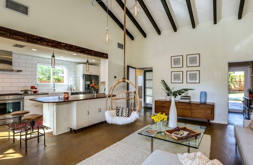 Uptown Design District Casa | Boho Rhapsody - ¡Listado a estrenar! ¡Camina a la ciudad!