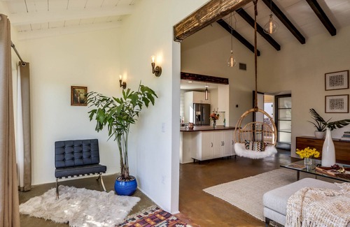 Uptown Design District Casa | Boho Rhapsody - ¡Listado a estrenar! ¡Camina a la ciudad!