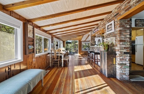 Twain Harte Cabina | Walk to town, Lake access, Pet Friendly, King bed, Patio mountain views