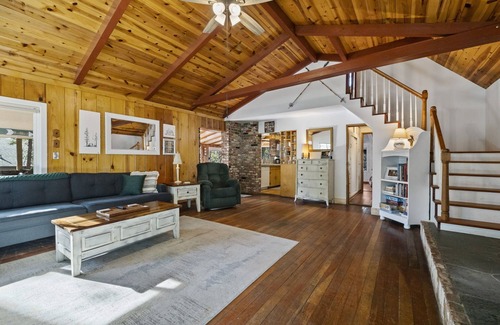 Twain Harte Cabina | Walk to town, Lake access, Pet Friendly, King bed, Patio mountain views