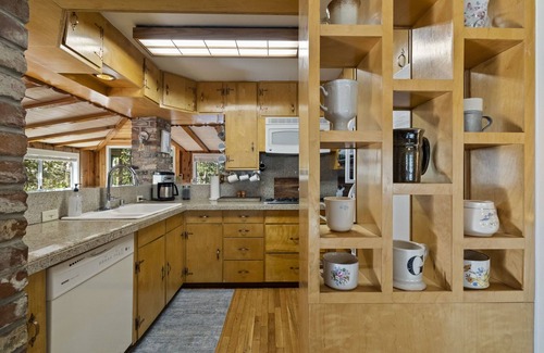 Twain Harte Cabina | Walk to town, Lake access, Pet Friendly, King bed, Patio mountain views
