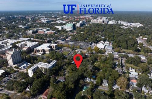 Pleasant Street Casa | Walk to UF & Dntwn Free Parking - Pet Friendly