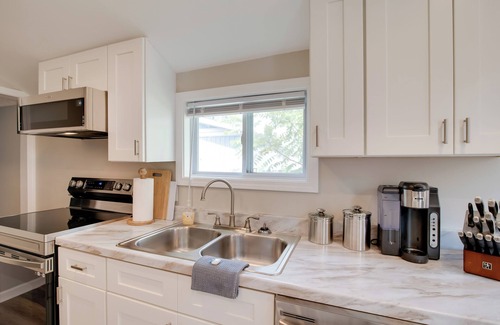 Bowling Green Cabaña | Walk to Wku, Bars & Dining! Updated Duplex Home