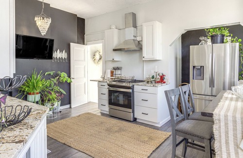 Newport Apartamento | Walkable Apt in York St Historic District