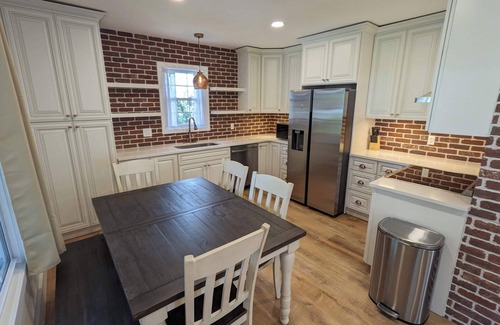 Historic Montford Apartamento | Walkable Asheville Rental - High Speed Internet + EV Charging
