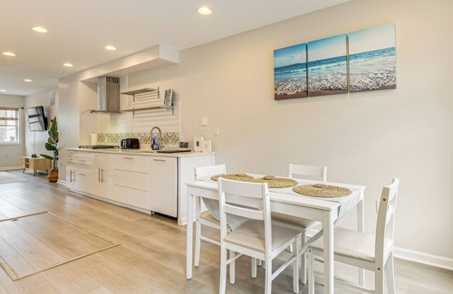 Downtown Baltimore Casa | Walkable Baltimore Rowhouse w/ Fenced-In Patio!