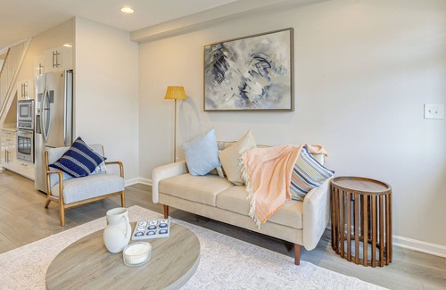 Downtown Baltimore Casa | Walkable Baltimore Rowhouse w/ Fenced-In Patio!