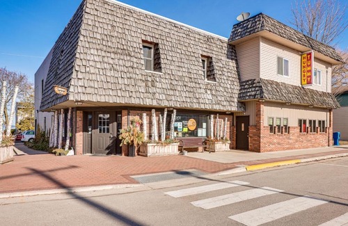 Beulah Apartamento | Walkable Beulah Apt Near Skiing and Ice Fishing!