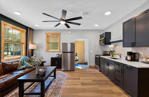 Black Mountain Casa | Walkable retreat with Hot tub